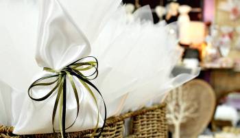 Μπομπονιέρα γάμου λευκό πουγκί