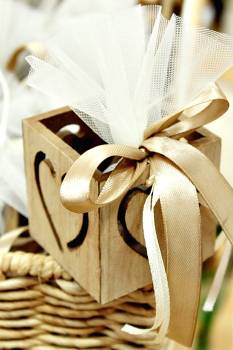 Μπομπονιέρα γάμου ξύλινο κουτάκι καρδιά