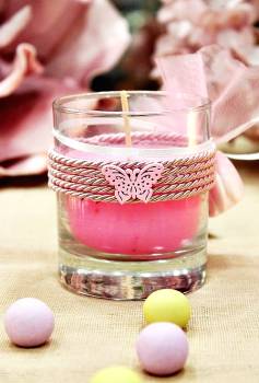 Αρωματικό ροζ κερί σε ποτήρι 7.5χ9 cm & ξύλινη πεταλούδα