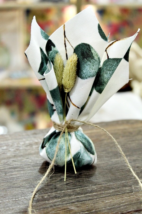 Mπομπονιέρα μαντήλι (377055) εύκαλυπτος και αποξηραμένο φυτό