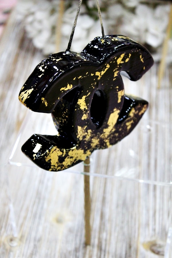 Πασχαλινή Λαμπάδα σχήμα CC με φύλλα χρυσού 12,5x9,5x1,8cm