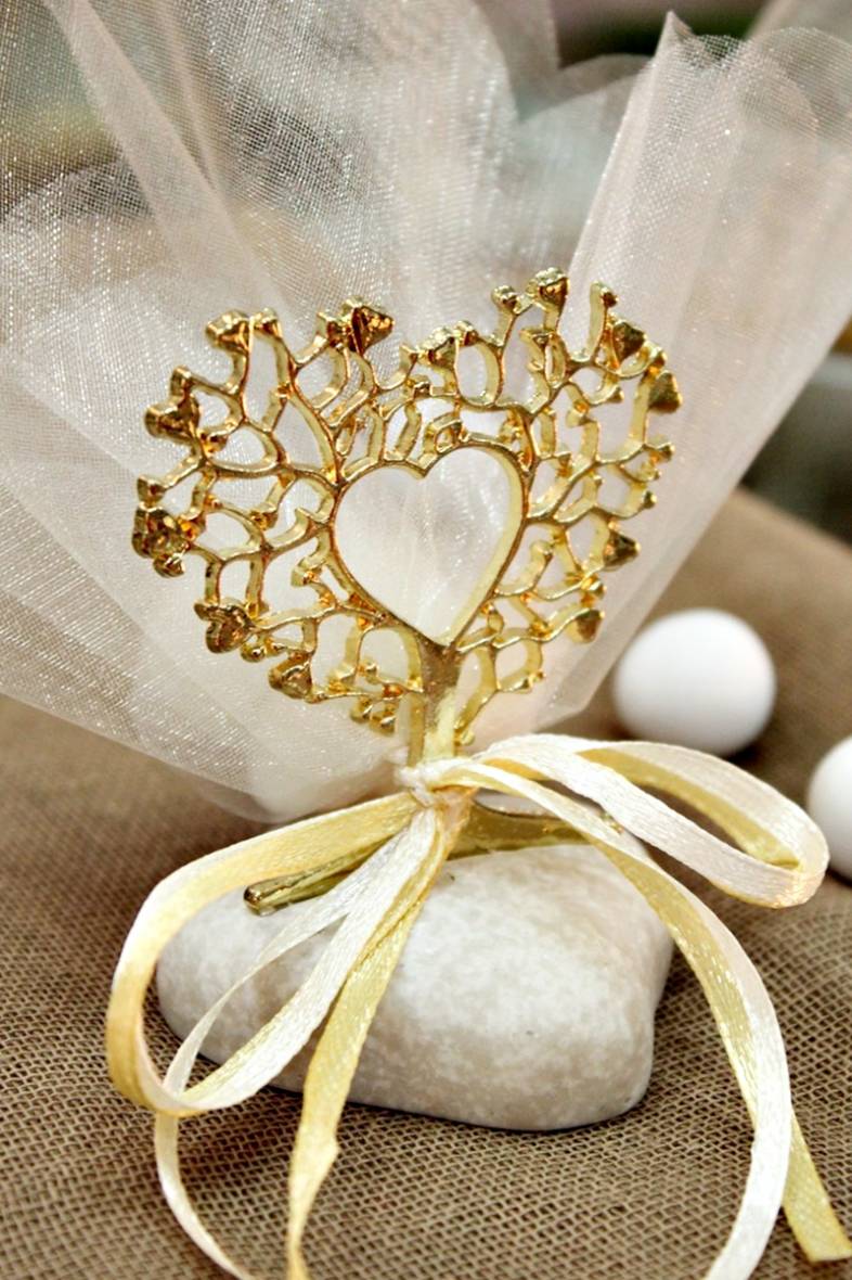 Μπομπονιέρα γάμου μεταλλικό χρυσό δέντρο ζωής με καρδιά