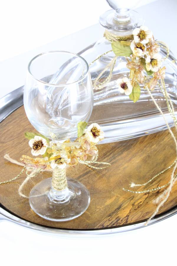 Σετ καράφα ποτήρι με λουλούδια και ξύλινο δίσκο με ασημί λεπτομέριες