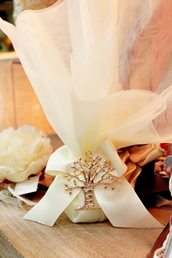 Μπομπονιέρα γάμου τούλι με χάλκινο δέντρο ζωής με ευχές