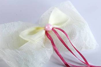 Φιογκάκι δαντέλα με γκρο κορδέλα & ροζ πέρλα