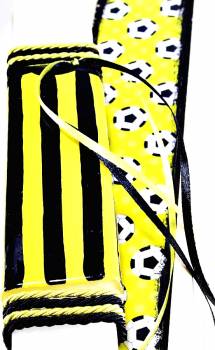 Πασχαλινή Λαμπάδα 18Χ061 Κίτρινο - μαύρο φανέλα σετ με ξύλινο κουτί 28x7cm