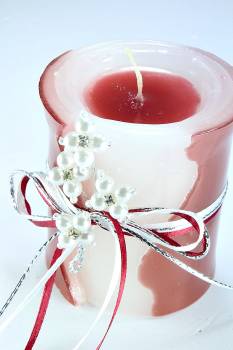 Αρωματικό κερί στολισμένο με κορδόνι και λιλά λουλούδια 8x20cm