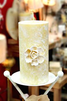 Χειροποίητο κερί γάμου για κηροστάτη vintage με κέρινο λουλούδι 10x20cm