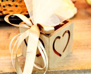Μπομπονιέρα γάμου ξύλινο κουτάκι καρδιά