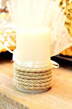 Μπομπονιέρα γάμου κερί αρωματικό 4.5*8 με κορδόνι γιούτα