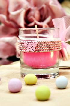 Μπομπονιέρα βάπτισης αρωματικό ροζ κερί σε ποτήρι & ξύλινη πεταλούδα
