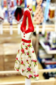 Πασχαλινή λαμπάδα 17Φ021 Φλοράλ φόρεμα πάνω σε λαμπάδα Ύψος 33 cm