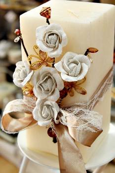 Χειροποίητο κερί γάμου για κηροστάτη με 2 κέρινα λουλούδια vintage 10x20cm