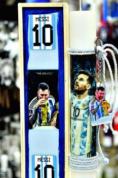 Πασχαλινή λαμπάδα 23Δ58 ΣΕΤ με ξύλινο κουτί Messi μπρελόκ μουντιάλ 25x3.5