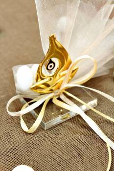 Μπομπονιέρα γάμου μεταλλικό χρυσή ελιά ευχές