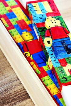 Πασχαλινή λαμπάδα 19Χ008 Lego ΣΕΤ με ξύλινο κουτί 28x7cm