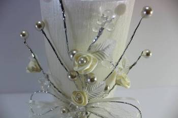 Σαγρέ λευκό στολισμένο με λουλούδια και κρυσταλλάκια 11.5x25cm