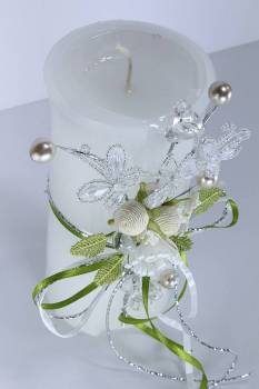 Χειροποίητο τυλιχτό αρωματικό κερί λευκό με λευκό στολισμό από λουλούδια 8x20cm