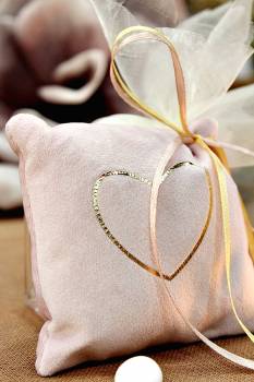 Μπομπονιέρα γάμου ξύλινο ορθογώνιο κουτάκι με κορδέλες