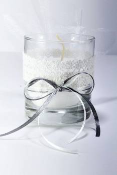 Μπομπονιέρα γάμου λευκό κερί σε ποτήρι με δαντέλα