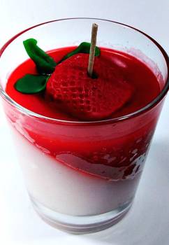 Κέρινο γλυκό σε ποτήρι με φράουλα & άρωμα 8x8cm