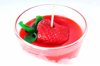 Κέρινο γλυκό σε ποτήρι με φράουλα & άρωμα 8.5x9cm