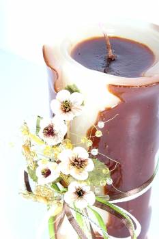 Τυλιχτό αρωματικό κερί με λουλούδια και πεταλούδες 8x20cm