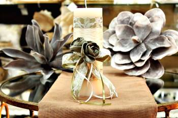 Αρωματικό κερί στολισμένο με κορδόνι και λιλά λουλούδια 8x15cm